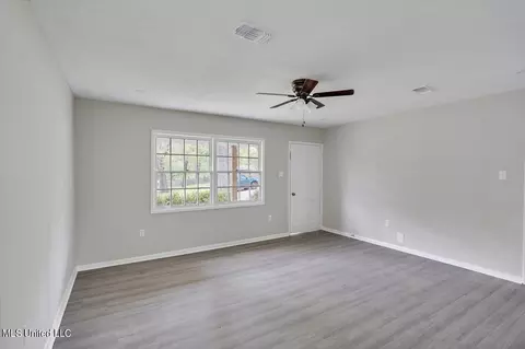 Living - 3473 Lanell Ln, Pearl, MS 39208 photo 2 of 2