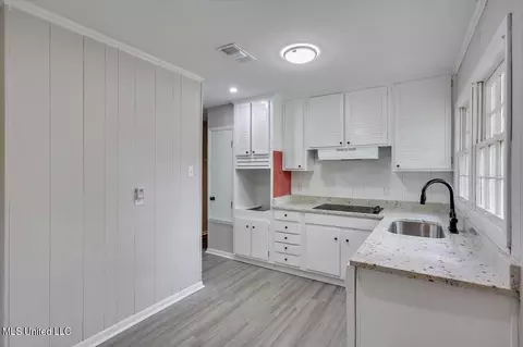 Kitchen - 3473 Lanell Ln, Pearl, MS 39208 photo 2 of 3
