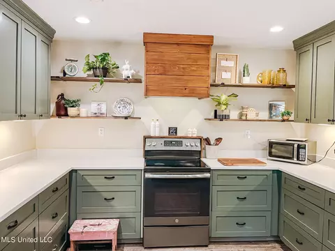 Kitchen - 149 August Ln, Lucedale, MS 39452 photo 3 of 5