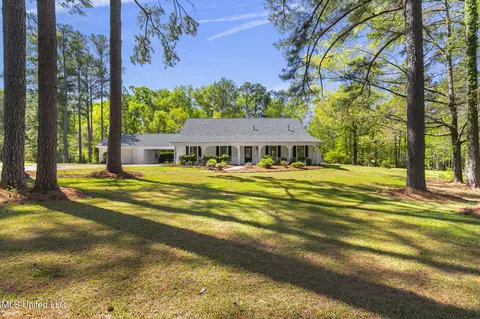 7 Dogwood Ln, Brandon, MS 39047
