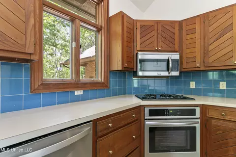 Kitchen - 935 Cedar Hill Rd, Madison, MS 39110 photo 6 of 7