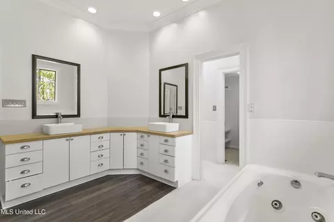 Bath - 935 Cedar Hill Rd, Madison, MS 39110 photo 3 of 7