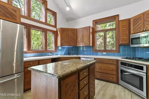 Kitchen - 935 Cedar Hill Rd, Madison, MS 39110 photo 4 of 7