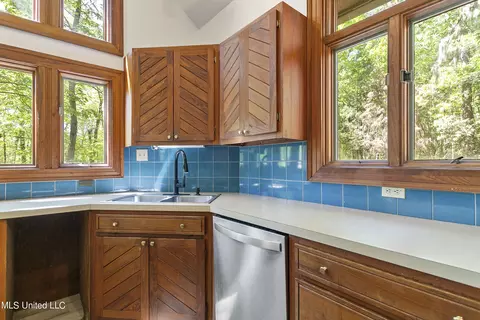 Kitchen - 935 Cedar Hill Rd, Madison, MS 39110 photo 5 of 7