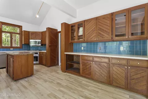 Kitchen - 935 Cedar Hill Rd, Madison, MS 39110 photo 2 of 7