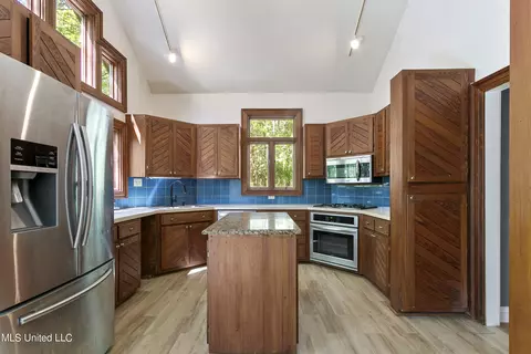 Kitchen - 935 Cedar Hill Rd, Madison, MS 39110 photo 3 of 7