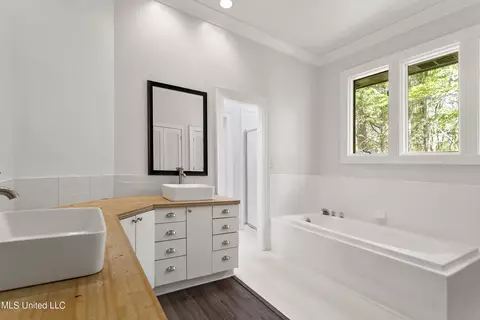 Bath - 935 Cedar Hill Rd, Madison, MS 39110 photo 2 of 7