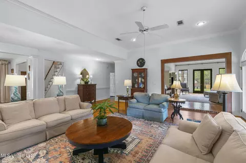 Living - 573 Arbor Dr, Madison, MS 39110 photo 5 of 9