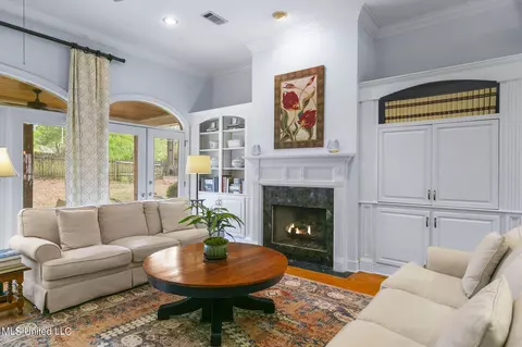 Living - 573 Arbor Dr, Madison, MS 39110 photo 2 of 9