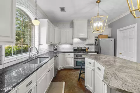 Kitchen - 573 Arbor Dr, Madison, MS 39110 photo 1 of 6