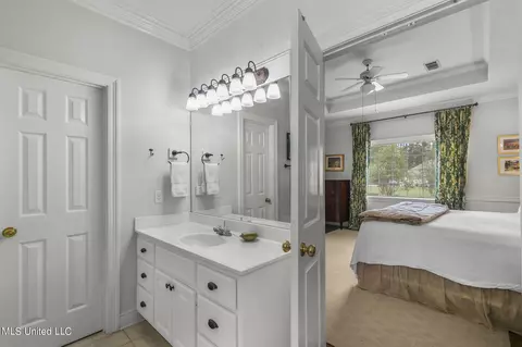 Bath - 573 Arbor Dr, Madison, MS 39110 photo 2 of 5