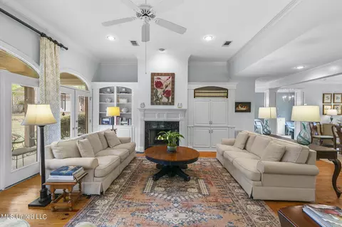 Living - 573 Arbor Dr, Madison, MS 39110 photo 3 of 9