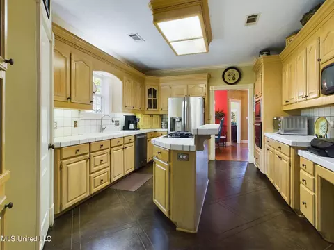 Kitchen - 132 Derby Drive Dr, Madison, MS 39110 photo 1 of 2