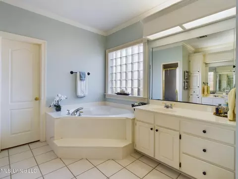 Bath - 132 Derby Drive Dr, Madison, MS 39110 photo 2 of 8