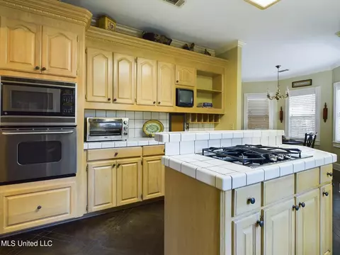 Kitchen - 132 Derby Drive Dr, Madison, MS 39110 photo 2 of 2