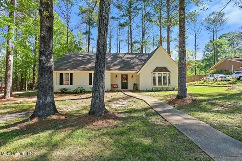 209 Magnolia Trl, Brandon, MS 39047