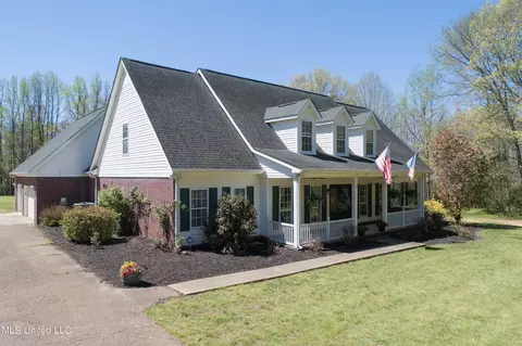 997 Golden Pond Cir, Coldwater, MS 38618