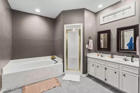 Bath - 2104 Silver Ln, Madison, MS 39110 photo 2 of 5