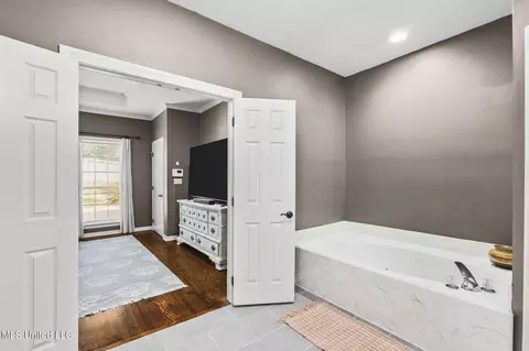 Bath - 2104 Silver Ln, Madison, MS 39110 photo 3 of 5
