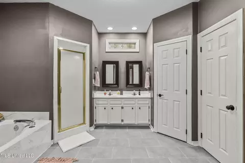 Bath - 2104 Silver Ln, Madison, MS 39110 photo 1 of 5