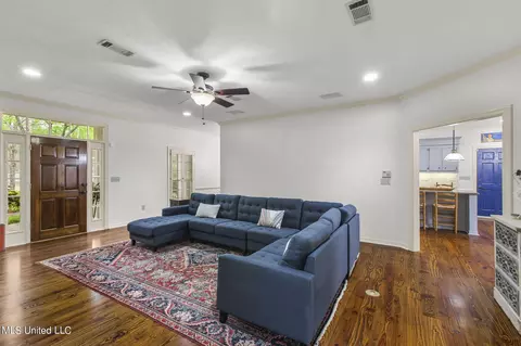 Living - 2104 Silver Ln, Madison, MS 39110 photo 3 of 4