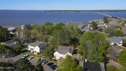 View/Area - 859 Harbor Bend Dr, Brandon, MS 39047 photo 3 of 8