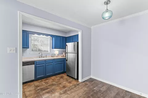 Kitchen - 859 Harbor Bend Dr, Brandon, MS 39047 photo 1 of 3