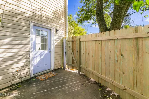 Exterior - 859 Harbor Bend Dr, Brandon, MS 39047 photo 6 of 9