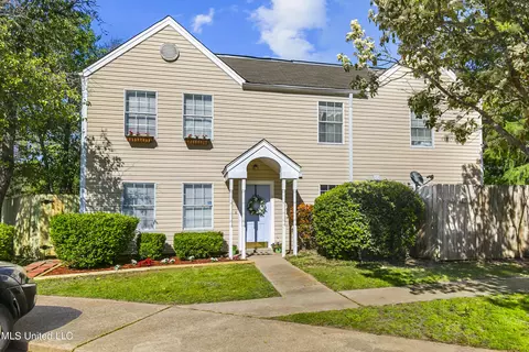 Exterior - 859 Harbor Bend Dr, Brandon, MS 39047 photo 2 of 9