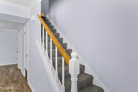 Entry Way - 859 Harbor Bend Dr, Brandon, MS 39047 photo 2 of 2