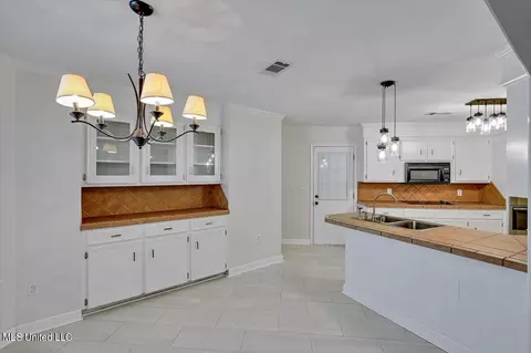 Kitchen - 30 Westridge Dr, Brandon, MS 39047 photo 5 of 5