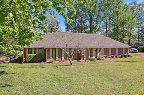 Exterior - 30 Westridge Dr, Brandon, MS 39047 photo 2 of 5
