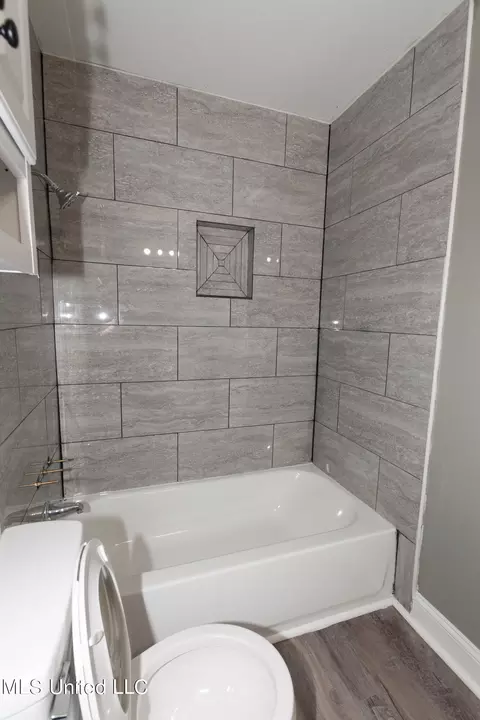Bath - 3233 Riverbend Rd, Moss Point, MS 39562 photo 3 of 3