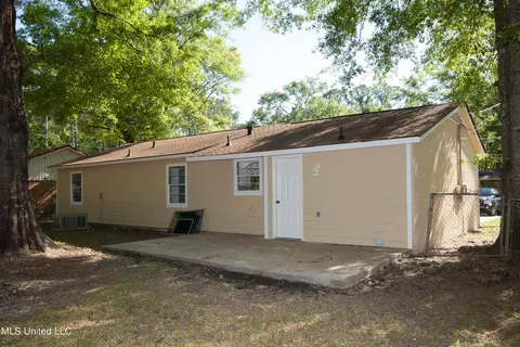 Exterior - 3233 Riverbend Rd, Moss Point, MS 39562 photo 2 of 2