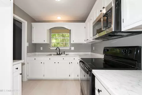 Kitchen - 3233 Riverbend Rd, Moss Point, MS 39562 photo 1 of 1