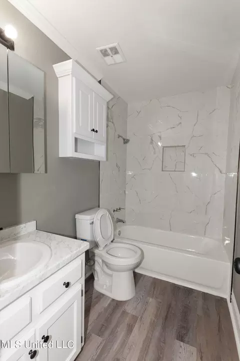Bath - 3233 Riverbend Rd, Moss Point, MS 39562 photo 1 of 3
