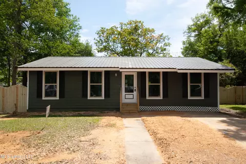 3002 Pecan Ave, Pascagoula, MS 39567
