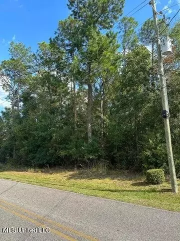 Mahalo Hui Drive, Diamondhead, MS 39525