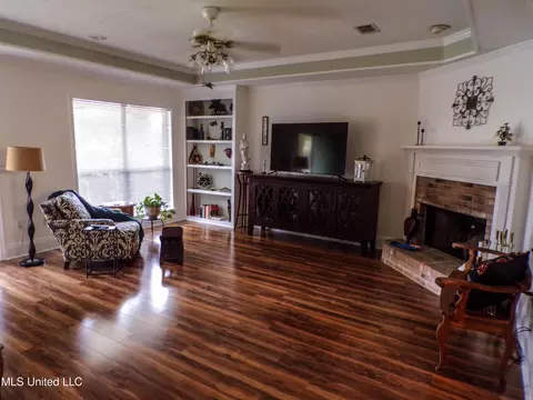 Living - 249 N Ridge Dr, Madison, MS 39110 photo 1 of 4