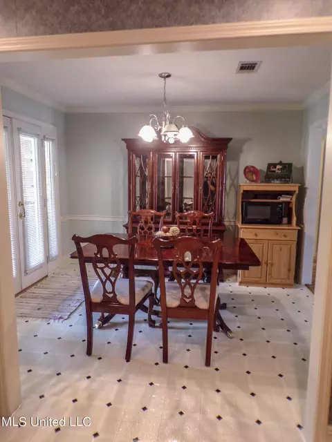 Dining - 249 N Ridge Dr, Madison, MS 39110 photo 2 of 2
