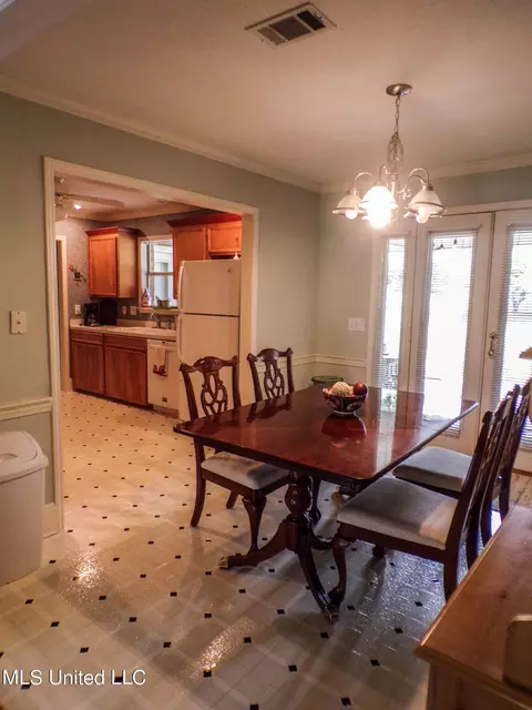 Dining - 249 N Ridge Dr, Madison, MS 39110 photo 1 of 2