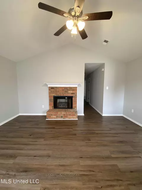 Living - 6326 E Oak Run Dr, Olive Branch, MS 38654 photo 1 of 1