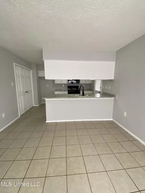 Kitchen - 6326 E Oak Run Dr, Olive Branch, MS 38654 photo 1 of 2
