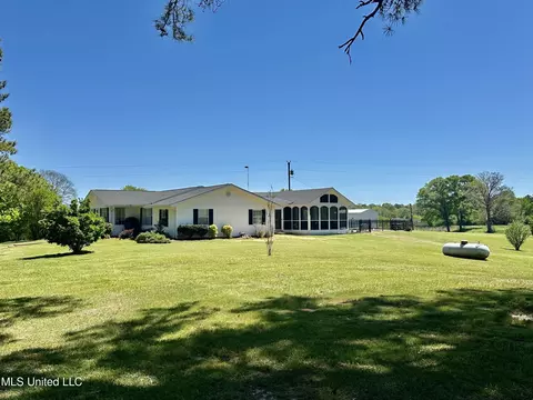 207 Hayman Lake Rd, Mendenhall, MS 39114