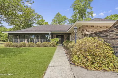 3542 Courtenay Cir, Ocean Springs, MS 39564
