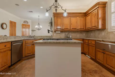 Kitchen - 130 Keith Ln, Clinton, MS 39056 photo 5 of 10