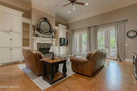 Living - 130 Keith Ln, Clinton, MS 39056 photo 2 of 11