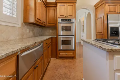 Kitchen - 130 Keith Ln, Clinton, MS 39056 photo 6 of 10
