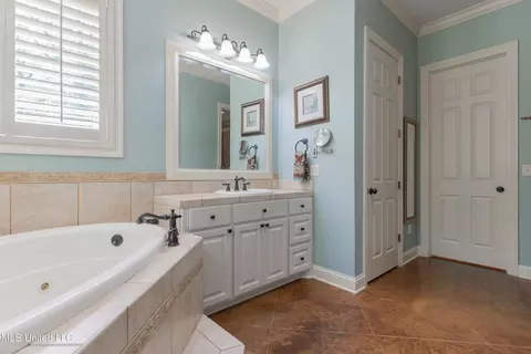 Bath - 130 Keith Ln, Clinton, MS 39056 photo 6 of 14