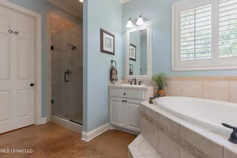 Bath - 130 Keith Ln, Clinton, MS 39056 photo 4 of 14
